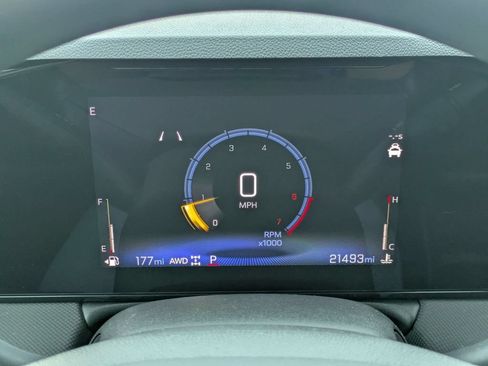 Used 2025 Chevrolet TrailBlazer LT AWD/4WD image 16
