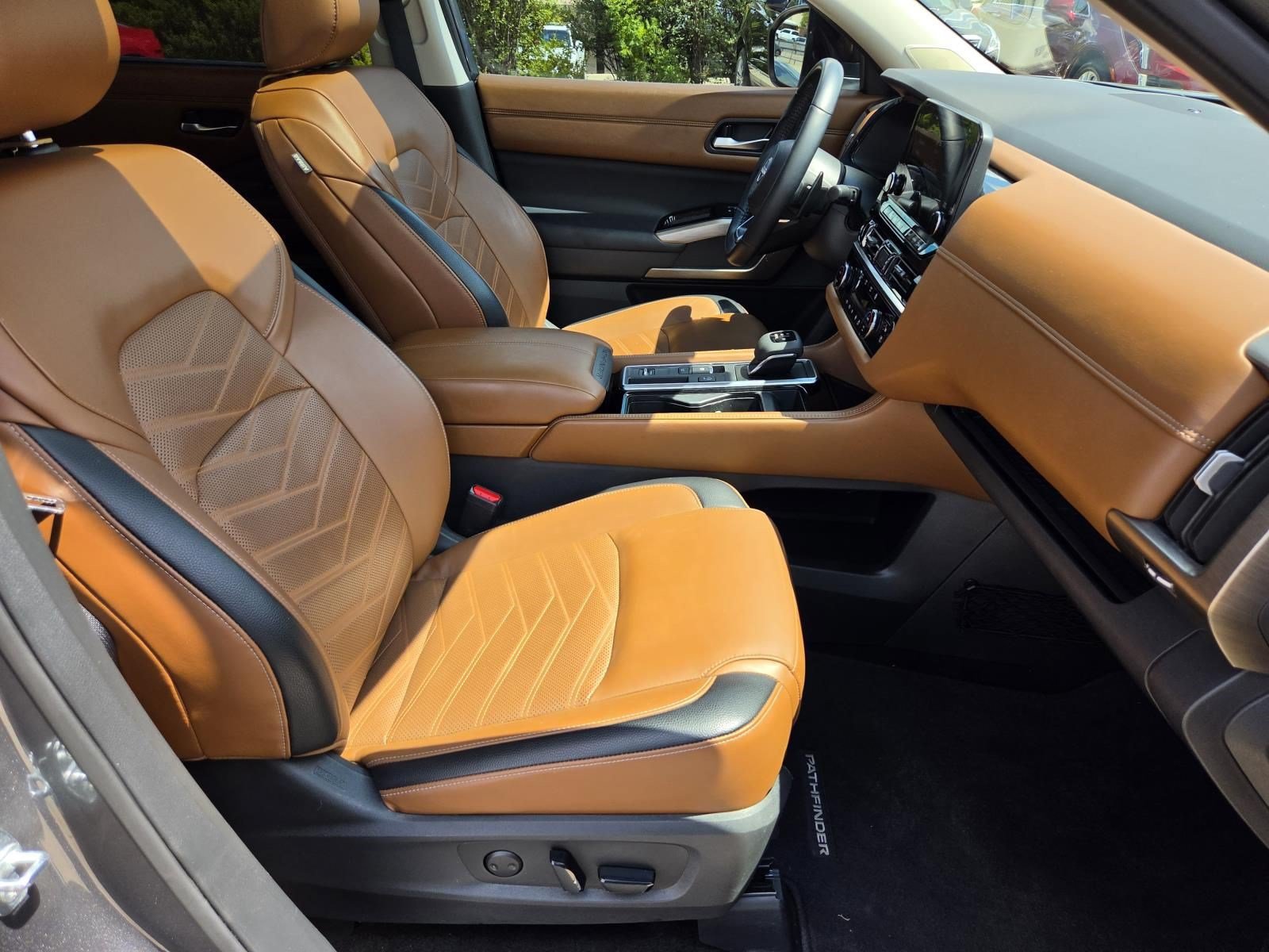Used 2024 Nissan Pathfinder Platinum FWD image 13