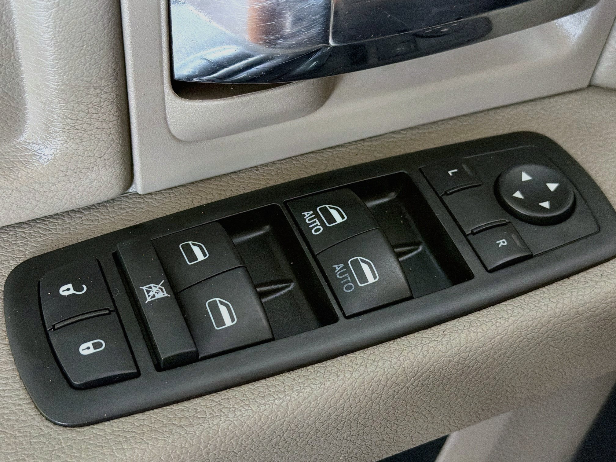 Used 2012 RAM 1500 Classic SLT AWD/4WD image 15