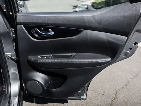 Used 2017 Nissan Rogue Sport SV w/ SV All-Weather Package AWD/4WD image 42