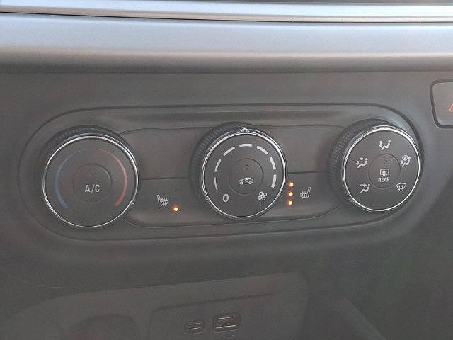 Used 2024 Chevrolet Trax LS w/ LS Convenience Package FWD image 17