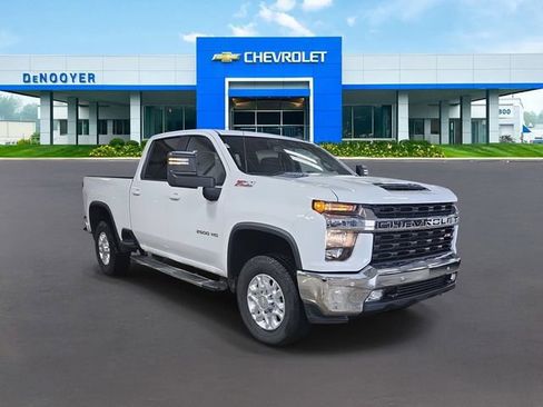 Used 2022 Chevrolet Silverado 2500 LT w/ Convenience Package image 3