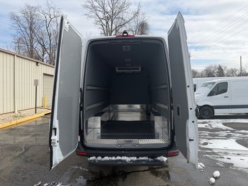 Used 2024 Mercedes-Benz Sprinter 2500 image 13
