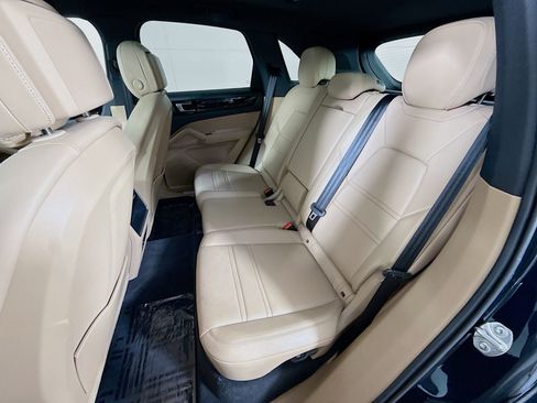 Certified 2023 Porsche Cayenne AWD/4WD image 21