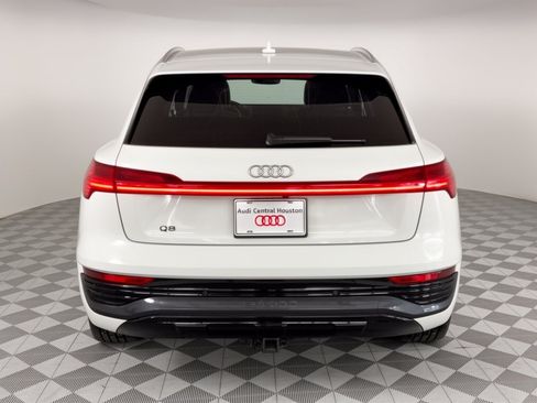 Used 2024 Audi Q8 e-tron Premium Plus w/ Premium Plus Package AWD/4WD image 11