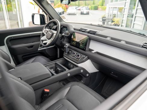 Used 2022 Land Rover Defender 90 X-Dynamic S AWD/4WD image 7