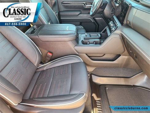 Used 2025 GMC Sierra 2500 AT4X image 14