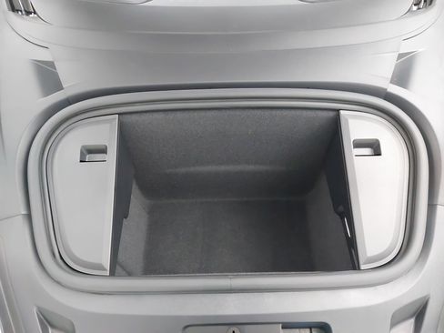 New 2025 Porsche Taycan image 33