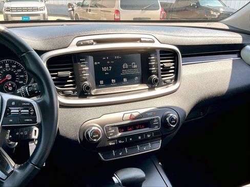 Used 2019 Kia Sorento AWD w/ LX Convenience Package image 18