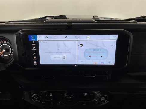 Used 2024 Jeep Wrangler Unlimited Rubicon AWD/4WD image 12