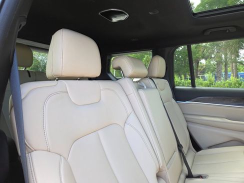 Used 2023 Jeep Grand Cherokee L Limited RWD image 19