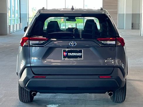 Used 2021 Toyota RAV4 LE AWD/4WD image 9