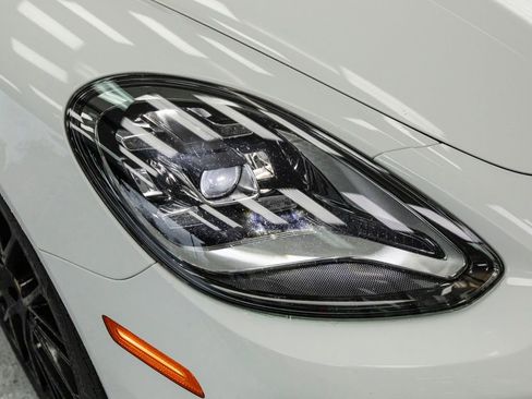 Used 2023 Porsche Panamera image 9