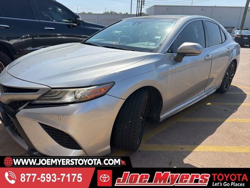 Used 2018 Toyota Camry XSE FWD image 1