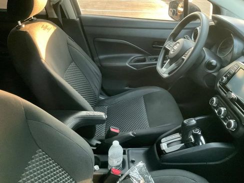 Used 2020 Nissan Versa S FWD image 3