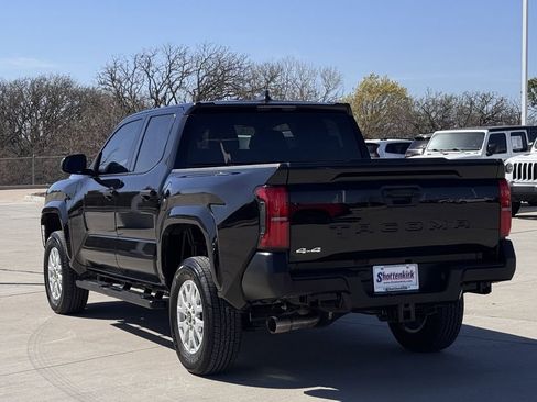 Used 2025 Toyota Tacoma SR image 4