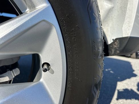 Used 2025 Chevrolet Silverado 1500 Custom image 29