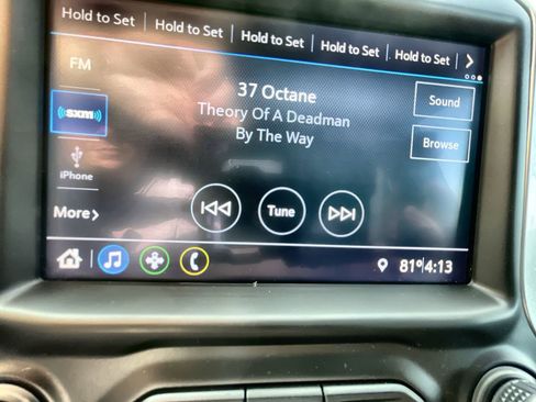 Used 2022 Chevrolet Silverado 1500 LT image 13