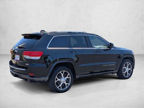 Used 2018 Jeep Grand Cherokee Limited AWD/4WD image 5