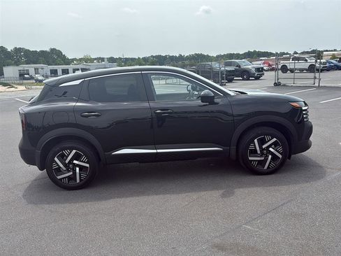 Used 2025 Nissan Kicks SV FWD image 4