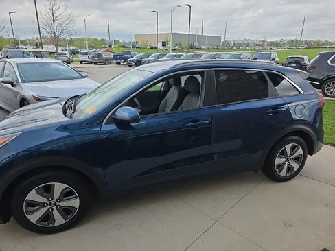 Used 2019 Kia Niro LX image 8