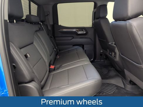 Used 2025 Chevrolet Silverado 1500 LT Trail Boss w/ Convenience Package II image 18