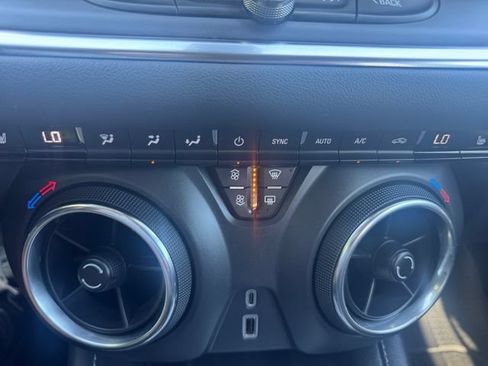 Used 2024 Chevrolet Blazer LT w/ Convenience Package FWD image 17