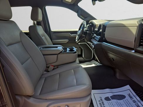 Used 2023 GMC Sierra 1500 SLT AWD/4WD image 16