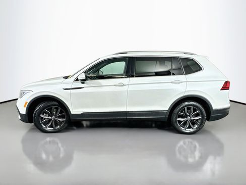 Used 2023 Volkswagen Tiguan SE AWD/4WD image 4