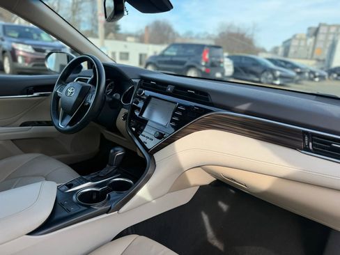 Used 2018 Toyota Camry XLE image 15