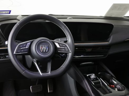 Used 2025 Buick Envision Sport Touring image 3