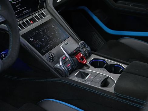Used 2024 Lamborghini Urus Performante AWD/4WD image 12