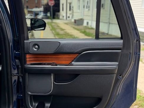 Used 2019 Lincoln Navigator L Reserve AWD/4WD image 21