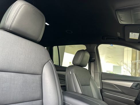 Used 2025 Buick Enclave Preferred image 18