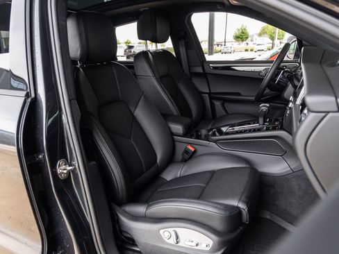 Certified 2026 Porsche Macan AWD/4WD image 45