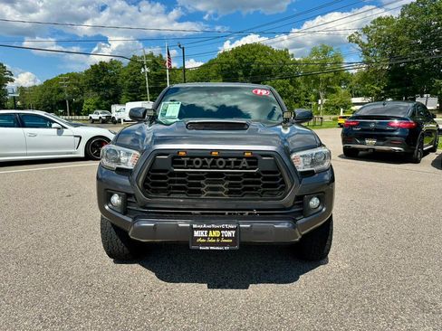 Used 2019 Toyota Tacoma TRD Sport w/ Technology Package AWD/4WD image 2