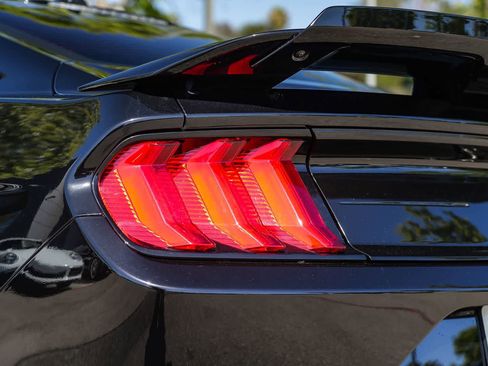 Used 2020 Ford Mustang Shelby GT500 w/ Technology Package RWD image 7