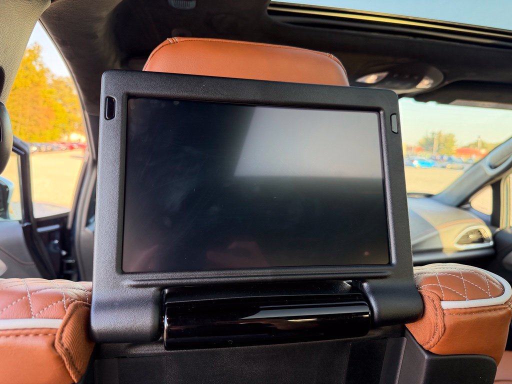 Used 2025 Chrysler Pacifica Pinnacle FWD image 19