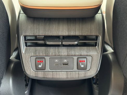 Used 2023 Nissan Ariya AWD image 32