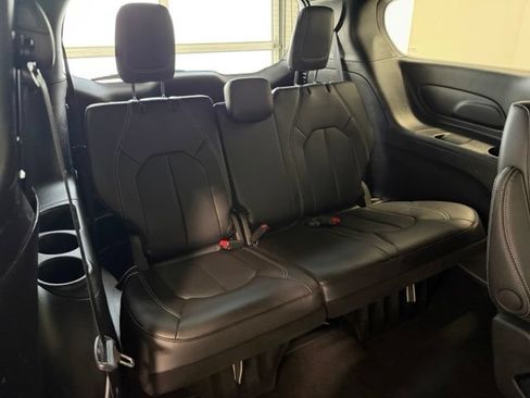 Used 2026 Chrysler Pacifica Select FWD image 25