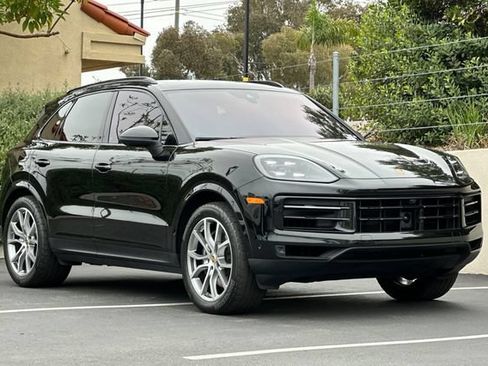 Used 2024 Porsche Cayenne AWD/4WD image 7
