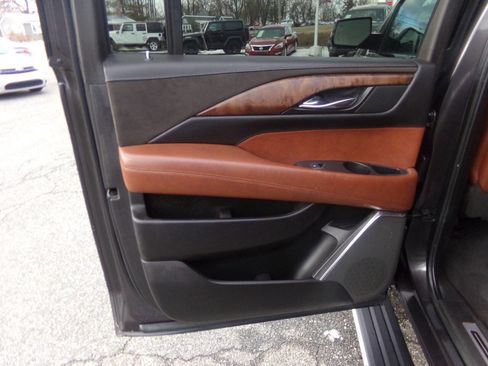 Used 2015 Cadillac Escalade ESV Premium image 34