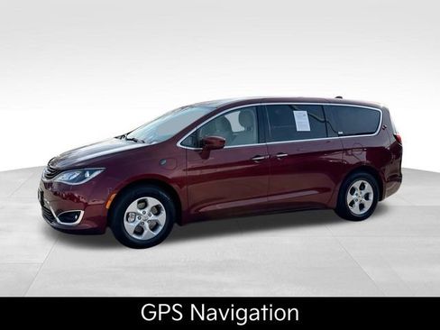 Used 2018 Chrysler Pacifica Touring Plus image 1