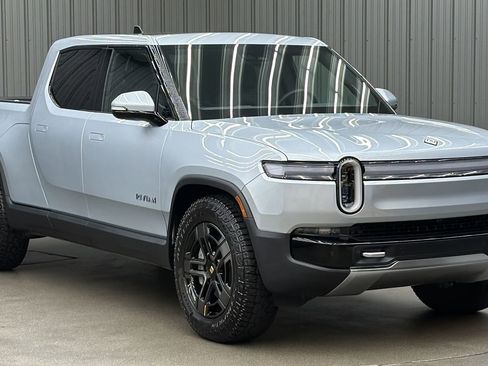 Used 2025 Rivian R1T Adventure image 7