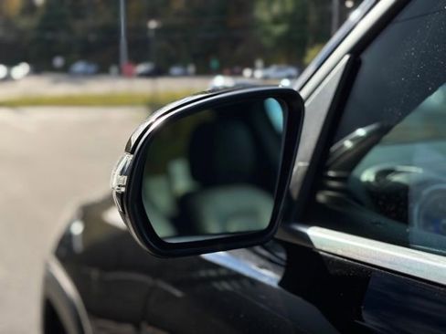 Used 2020 Mercedes-Benz GLB 250 4MATIC image 40