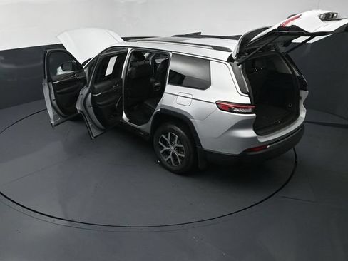 Used 2023 Jeep Grand Cherokee L Limited w/ Luxury Tech Group II AWD/4WD image 28