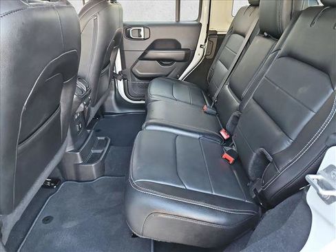 Used 2018 Jeep Wrangler Unlimited Sahara AWD/4WD image 19