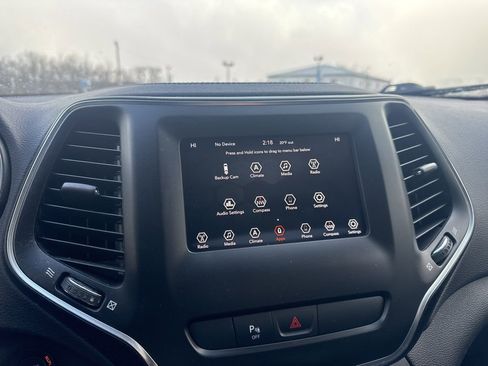 Used 2019 Jeep Cherokee Latitude Plus w/ Comfort/Convenience Group image 27