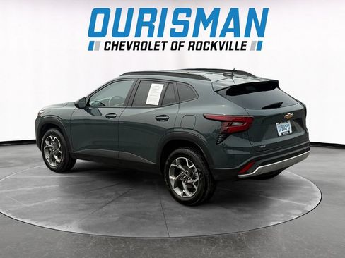 Used 2025 Chevrolet Trax LT FWD image 4