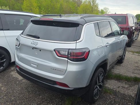Used 2025 Jeep Compass Limited w/ Elite Group AWD/4WD image 4